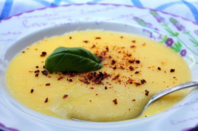 Polenta s parmezánem – jednoduchý a výživný oběd